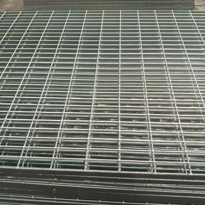Easy-Clean Steel Gratings: Hygienic and Low-Maintenance for Busy Areas