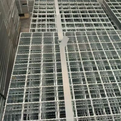 Heavy-Duty Steel Grating, Capable of Supporting Large Equipmentv