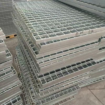 30mm Pitch Heavy Duty Steel Grating Meets YB/T4001-2007 Standard