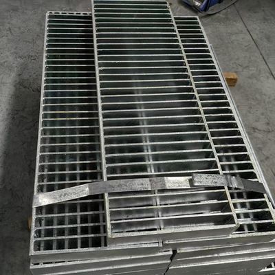 Anti Slip Galvanized Rectangle Steel Grating With Excellent Abrasion Resistance
