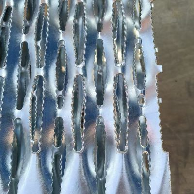 Strong And Sturdy Serrated Steel Grating With 50MM And 100MM Bar Spacing