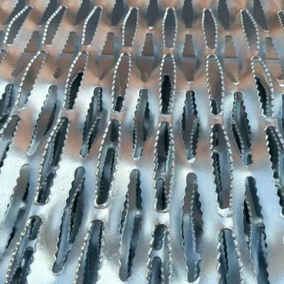 Strong And Sturdy Serrated Steel Grating With 50MM And 100MM Bar Spacing