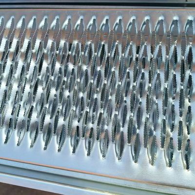 Strong And Sturdy Serrated Steel Grating With 50MM And 100MM Bar Spacing