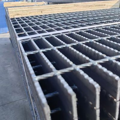 Q235 30mm X 10mm Galvanized Metal Safety Grid With Tamper Proof Bolts