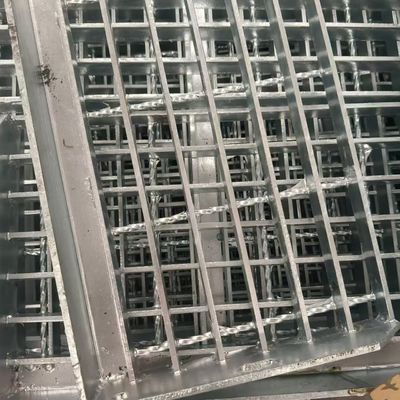 Laser Cutting Heterosexual Steel Grating Various Shapes Bending Appearance Metal Building Materials Product