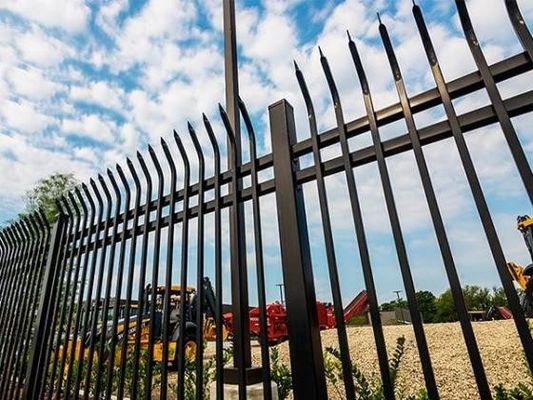 Chain Link Barrier Varies Height and Gauge for Temporary Fencing Solutions