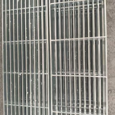 Strong Cold Resistance stainless steel grating Reasonable Frame Good Anti Slip For Cold Areas
