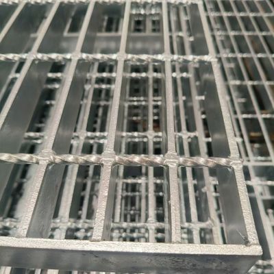 Strong Cold Resistance stainless steel grating Reasonable Frame Good Anti Slip For Cold Areas