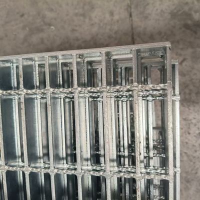 Strong Cold Resistance stainless steel grating Reasonable Frame Good Anti Slip For Cold Areas