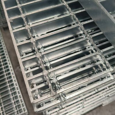 Strong Cold Resistance stainless steel grating Reasonable Frame Good Anti Slip For Cold Areas