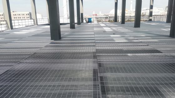 Abrasion Resistance Silver stainless steel grating with Anti Slip Surface
