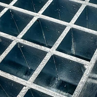 Modern Hot Dip Galvanized Steel Grating With Machine Pressure Welding And 30mm Bearing Bar Pitch