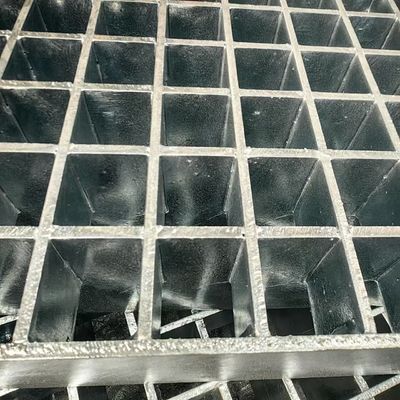 Modern Hot Dip Galvanized Steel Grating With Machine Pressure Welding And 30mm Bearing Bar Pitch