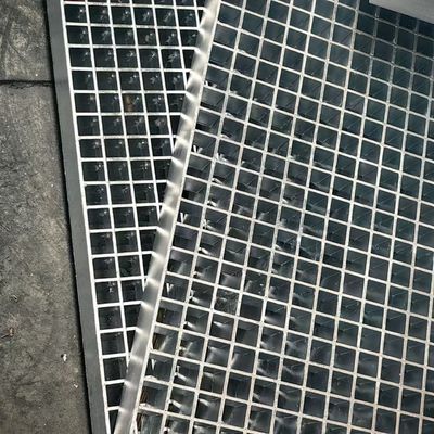 Modern Hot Dip Galvanized Steel Grating With Machine Pressure Welding And 30mm Bearing Bar Pitch