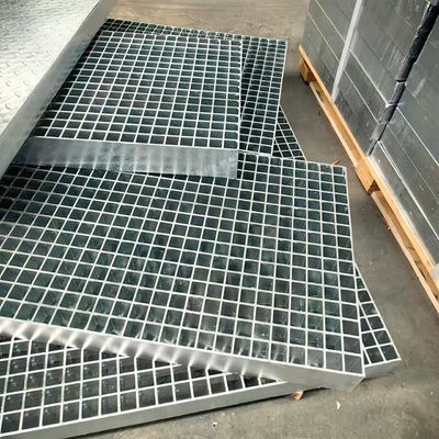 Decking Floor Hot Dip Galvanized Steel Grating With 30mm Bearing Bar Spacing