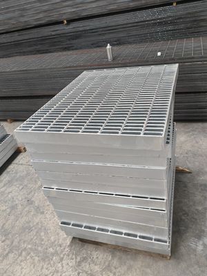 Modern Silver 3mm Cross Bar Pitch Industrial Welded Steel Grating Hot Galvanized Smooth Surface