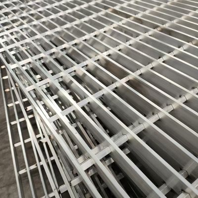 Hot Dipped Silver Galvanized Steel Grating Industrial Platform With 30mm Pitch