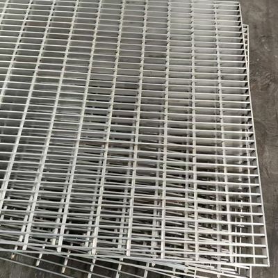 Hot Dipped Silver Galvanized Steel Grating Industrial Platform With 30mm Pitch
