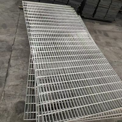 Hot Dipped Silver Galvanized Steel Grating Industrial Platform With 30mm Pitch