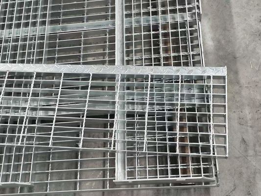30mm Bearing Bar Spacing Anti Rust Steel Grating Welded With Machine Pressure Welding Technology