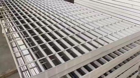Type Flat Bar Steel Grating Surface Smooth For Construction Industry