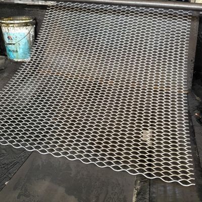 30mm X 10mm Opening Expanded Metal Wire Mesh With Tamper Proof Bolts And Accessories