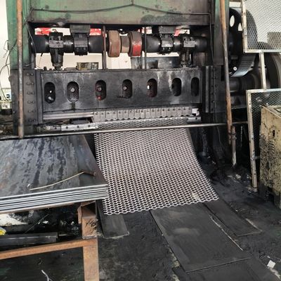 Q235 Raw Material Expanded Metal Mesh Machine For Heavy-Duty Applications