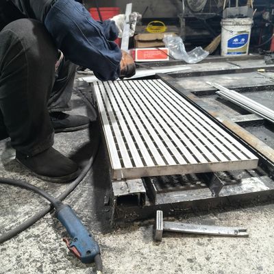 25 Earing Bar Pitch Stainless Steel Grating For Outdoor Durability And Long Lasting Performance