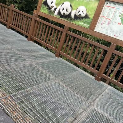 Flat Bar Type Anti Rust Heavy Duty Steel Grating With Machine Pressure Welding Technology