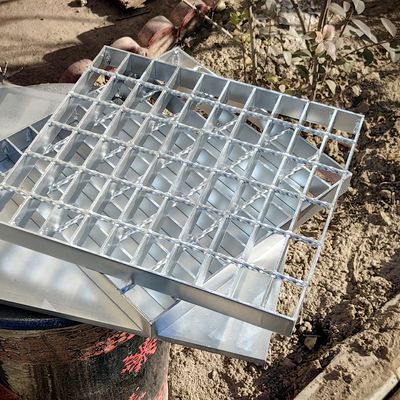 10 Tons Per Day Industrial Steel Grating Customized 100mm Cross Bar Spacing