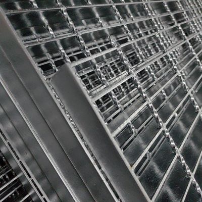 6mm Cross Bar Size Industrial Steel Grating for Garge Heavy Duty Steel Construction