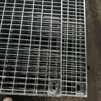 Industrial Steel Grating With Standard Spacing And Load Bearing