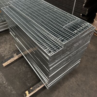 Adjustable-spacing industrial steel grating with varied bar sizes delivers superior structural versatility