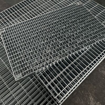 Industrial steel grating features professional parameters and complies with OSHA and EN performance standards.