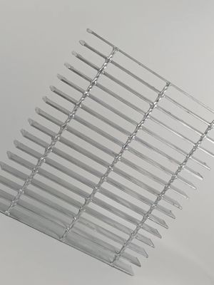 Building Materials Steel Serrated Bar Grating Hot Dipped 32 X 5mm Galvanized Open End