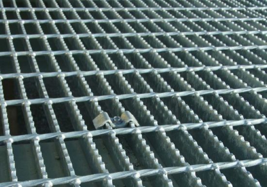 Rooftop Safety Walkway Steel Grating Hot Dip Galvanized Serrated