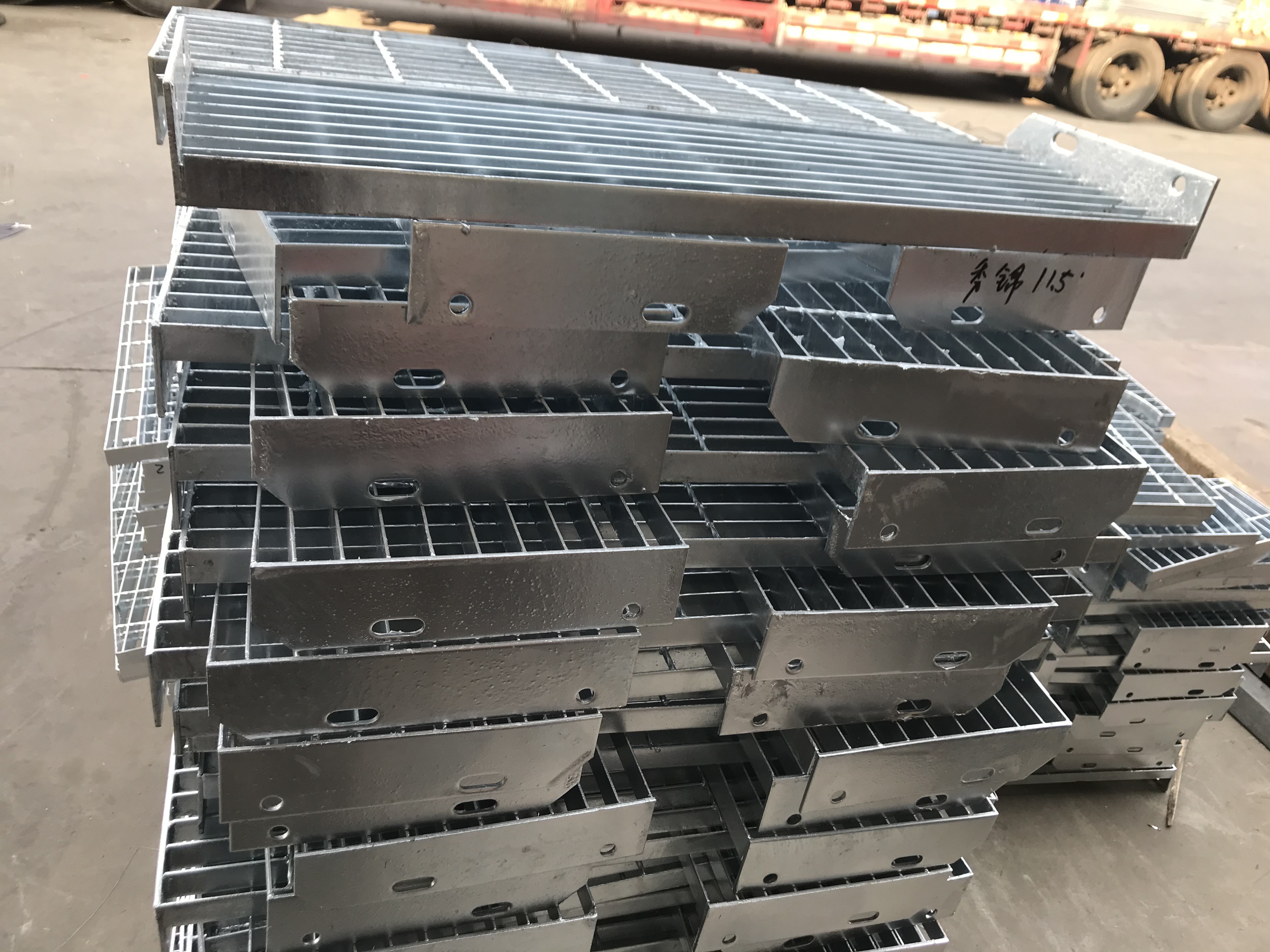 galvanised expanded steel steps walkway panels well cover metal decking ...