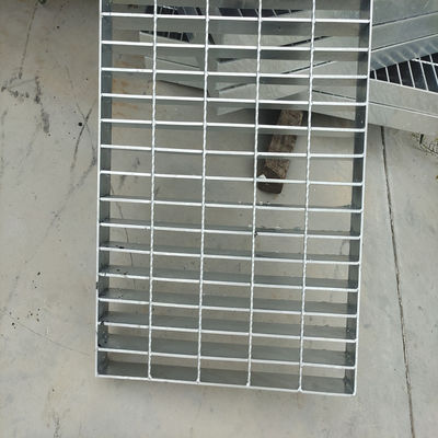 Untreated 253/30/100 Carbon Steel Grating Gutter Cover / Gutter Foot Pedal
