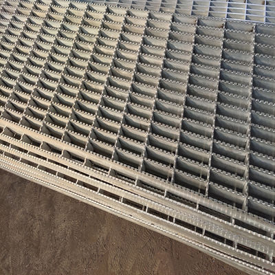 Lightweight 1 Inch Spacing Aluminum Catwalk Walkway For Corrosion Resistance