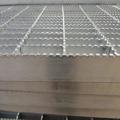 Lightweight 1 Inch Spacing Aluminum Catwalk Walkway For Corrosion Resistance