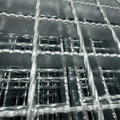 Welded Steel Grating 30mm Pitch Bearing Bars For Welding Process Bright Surface YB/T4001.1-2007