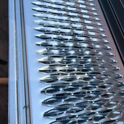 high Tensile GB Stand Galvanized Expanded Metal Mesh Sheet In 30Mm X 10Mm