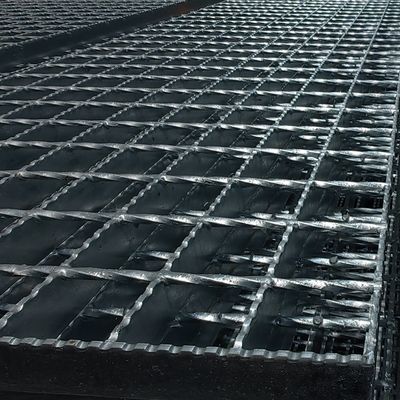 Galvanized Finish Industrial Steel Grating Made From Pattern Plate Machine Pressure Welding