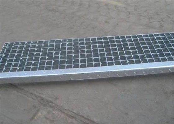 Bridge Walkway Metal Grate Stair Treads Galvanized Surface Treatment