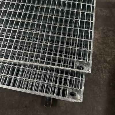 Industrial Steel Grating With Standard Spacing And Load Bearing