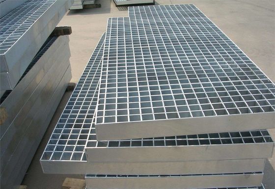 Industrial Steel Walkway Grating Hot Dip Galvanized Feature Customized Size