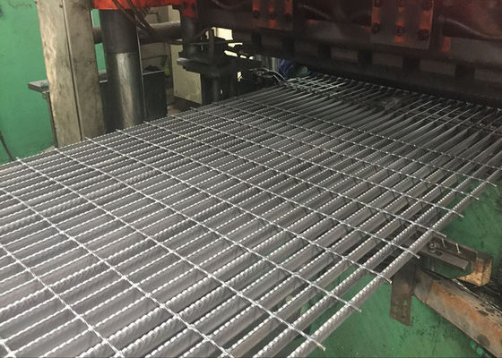 Heavy Duty Serrated Steel Grating / Large Metal Floor Grates Skid Resistance
