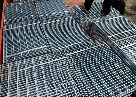 Hot Dip Galvanized Press Lock Steel Grating For Prevent Slippery Drainage Catwalk