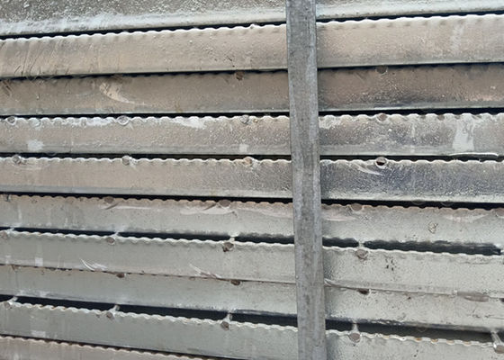 19-W-2 Welding Serrated Steel Grating 1m * 6m Panels For Retail ISO