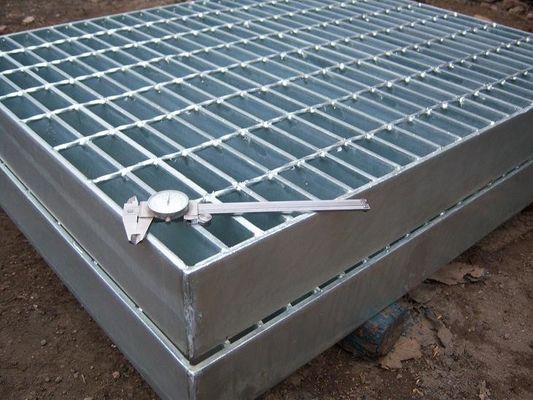 Q235 Hot Galvanized stainless steel floor grating Sliver Steel Graiting For Platform